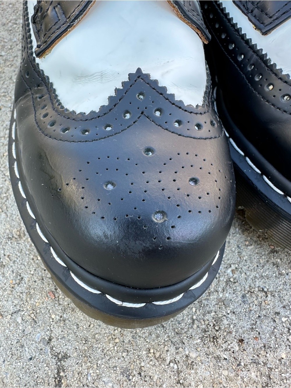 Dr. Martens 3989 Bex Wingtip Brogue Oxford Shoe Unisex - Picture 3 of 16